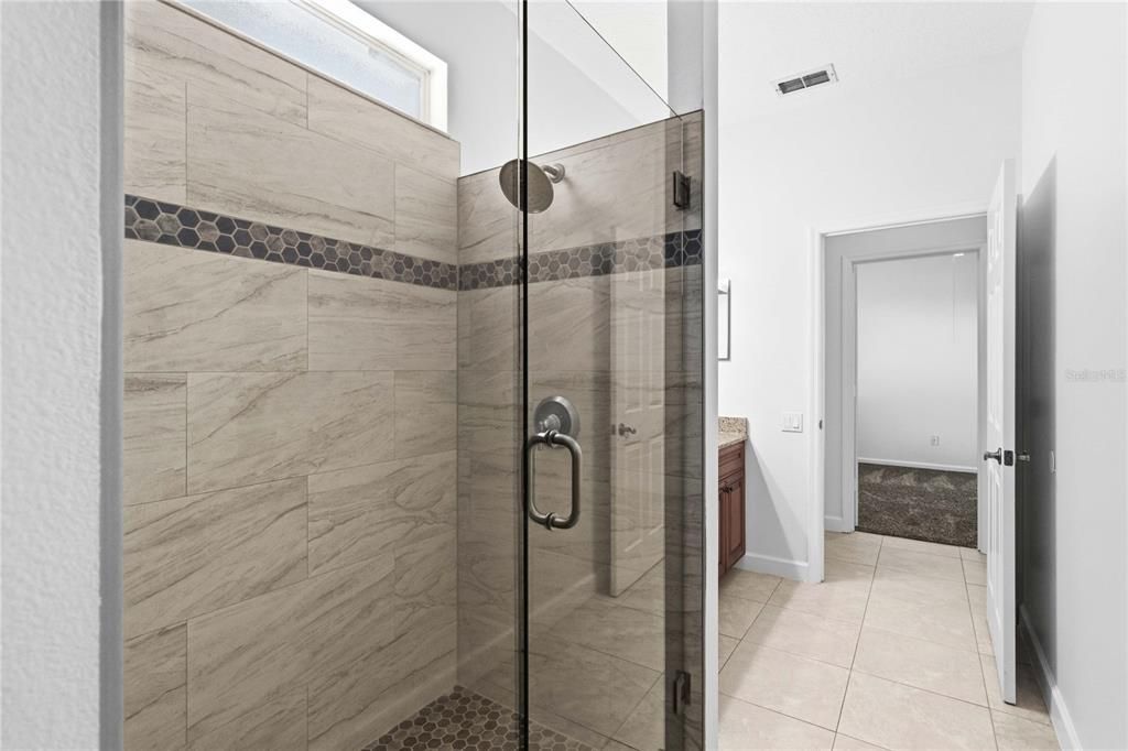 Activo con contrato: $719,990 (5 camas, 3 baños, 2762 Pies cuadrados)