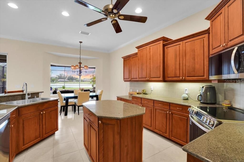 En Venta: $739,000 (3 camas, 2 baños, 2630 Pies cuadrados)