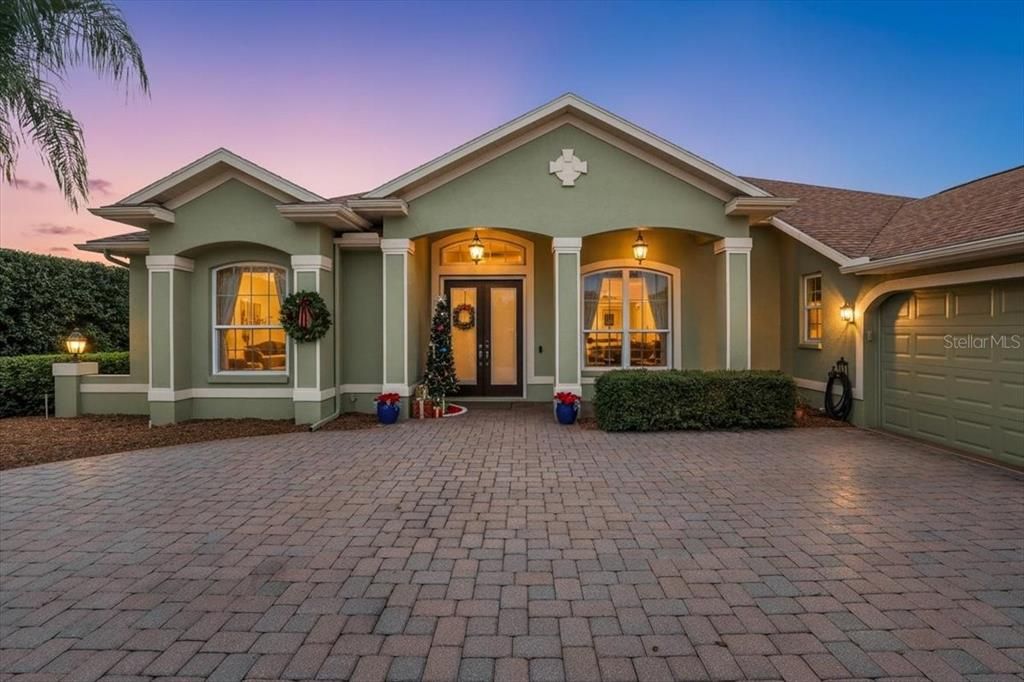 En Venta: $739,000 (3 camas, 2 baños, 2630 Pies cuadrados)