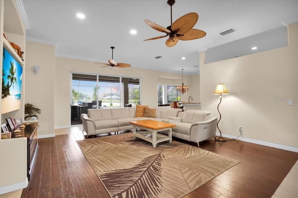 En Venta: $739,000 (3 camas, 2 baños, 2630 Pies cuadrados)