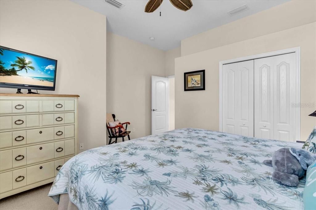 En Venta: $739,000 (3 camas, 2 baños, 2630 Pies cuadrados)