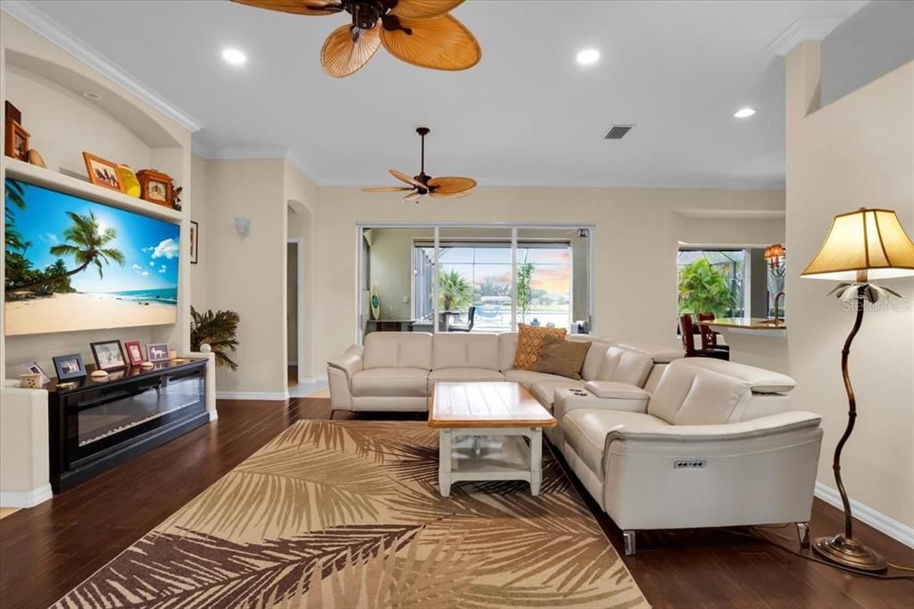 En Venta: $739,000 (3 camas, 2 baños, 2630 Pies cuadrados)