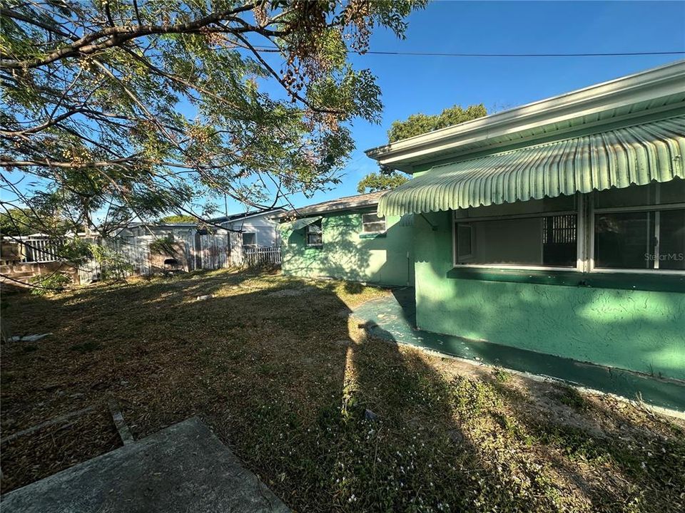 For Sale: $194,900 (2 beds, 2 baths, 936 Square Feet)