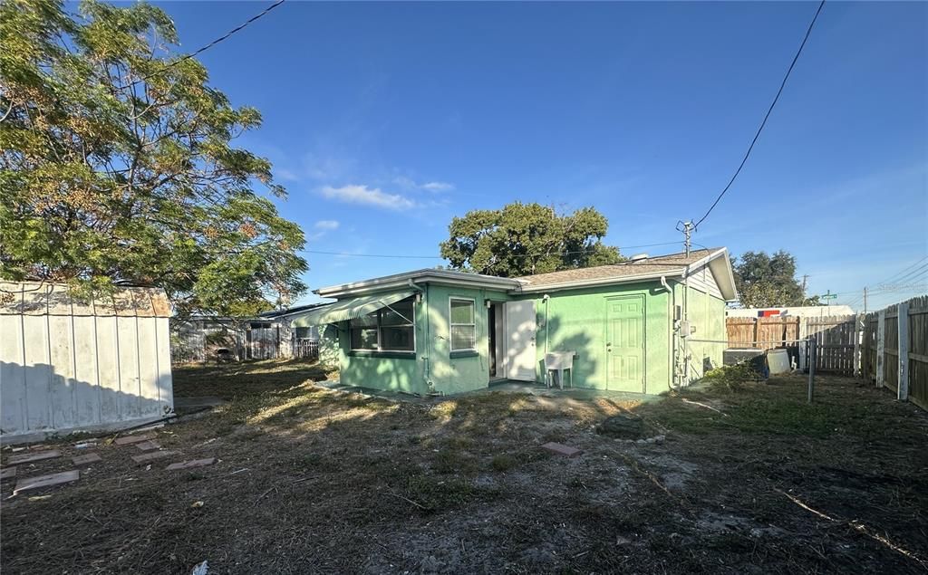 For Sale: $194,900 (2 beds, 2 baths, 936 Square Feet)