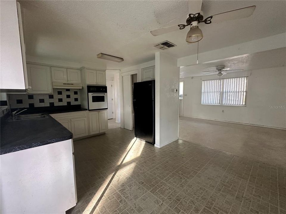 For Sale: $194,900 (2 beds, 2 baths, 936 Square Feet)