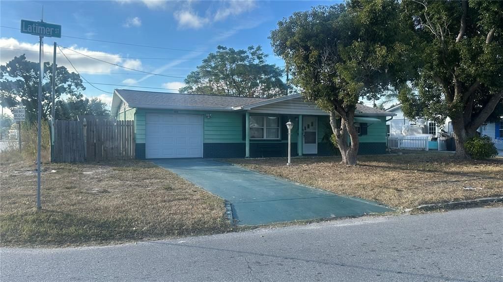 For Sale: $194,900 (2 beds, 2 baths, 936 Square Feet)