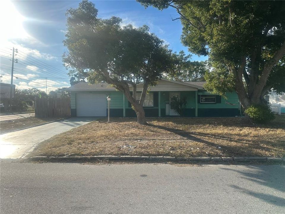 For Sale: $194,900 (2 beds, 2 baths, 936 Square Feet)