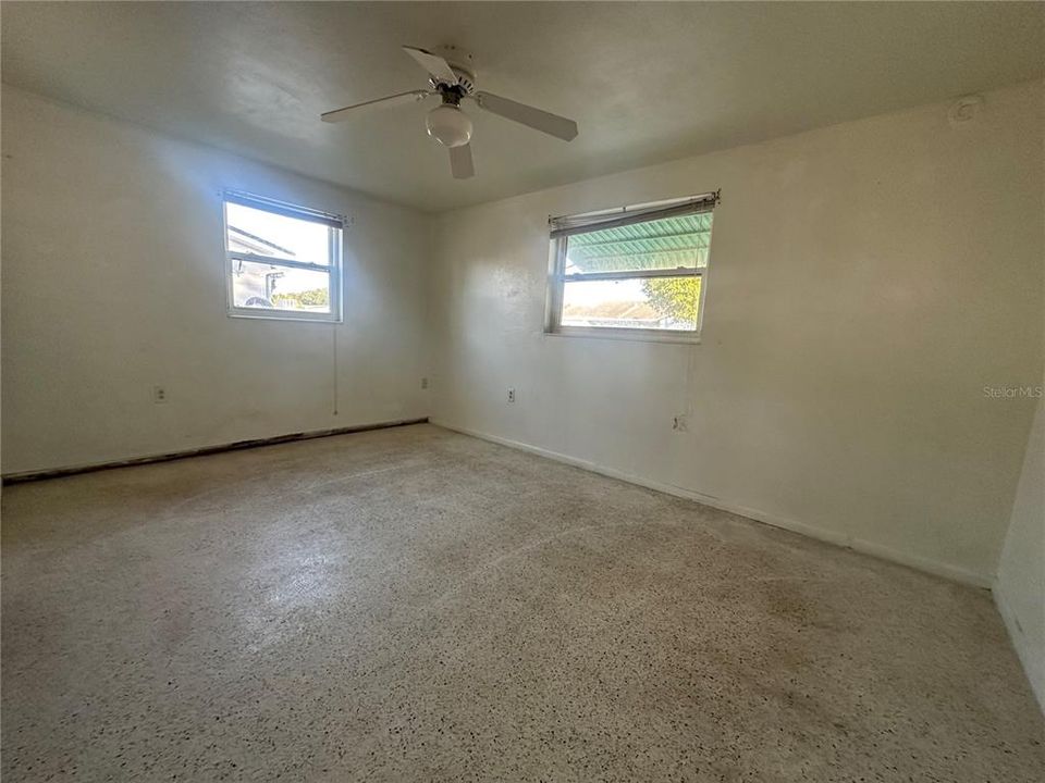 For Sale: $194,900 (2 beds, 2 baths, 936 Square Feet)