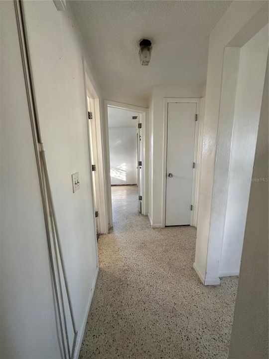 For Sale: $194,900 (2 beds, 2 baths, 936 Square Feet)