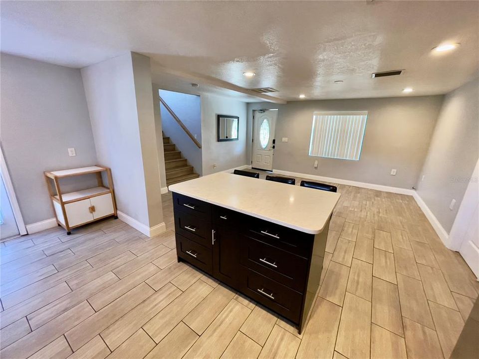 出租: $2,325 (4 贝兹, 3 浴室, 1668 平方英尺)