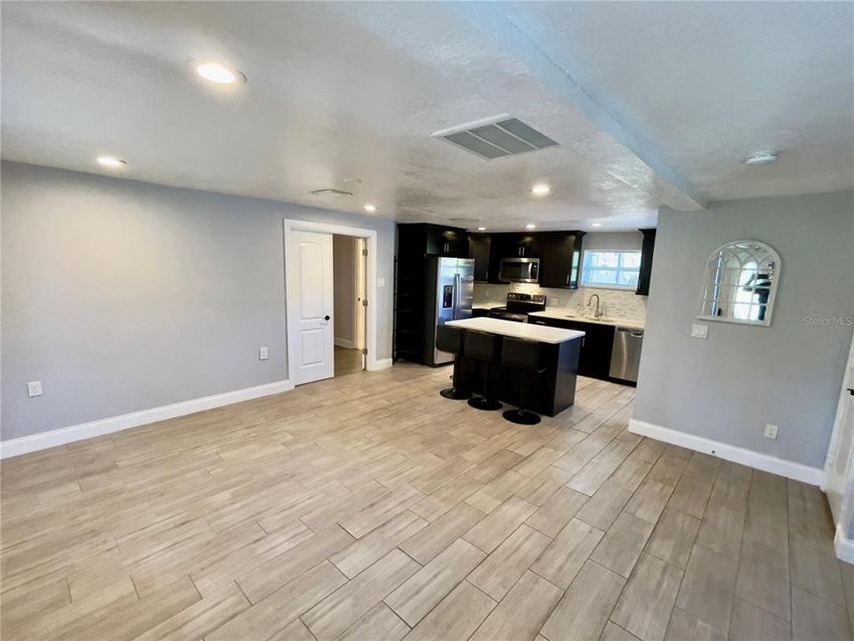 出租: $2,325 (4 贝兹, 3 浴室, 1668 平方英尺)