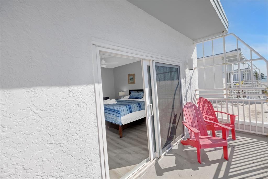 For Sale: $899,000 (3 beds, 2 baths, 1180 Square Feet)