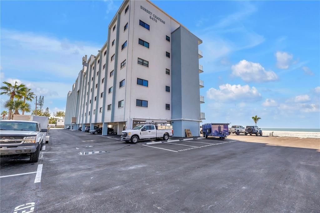 For Sale: $899,000 (3 beds, 2 baths, 1180 Square Feet)