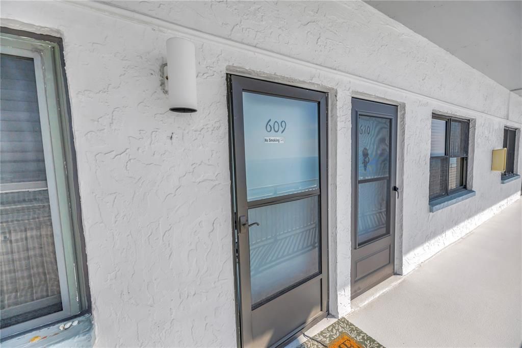 For Sale: $899,000 (3 beds, 2 baths, 1180 Square Feet)