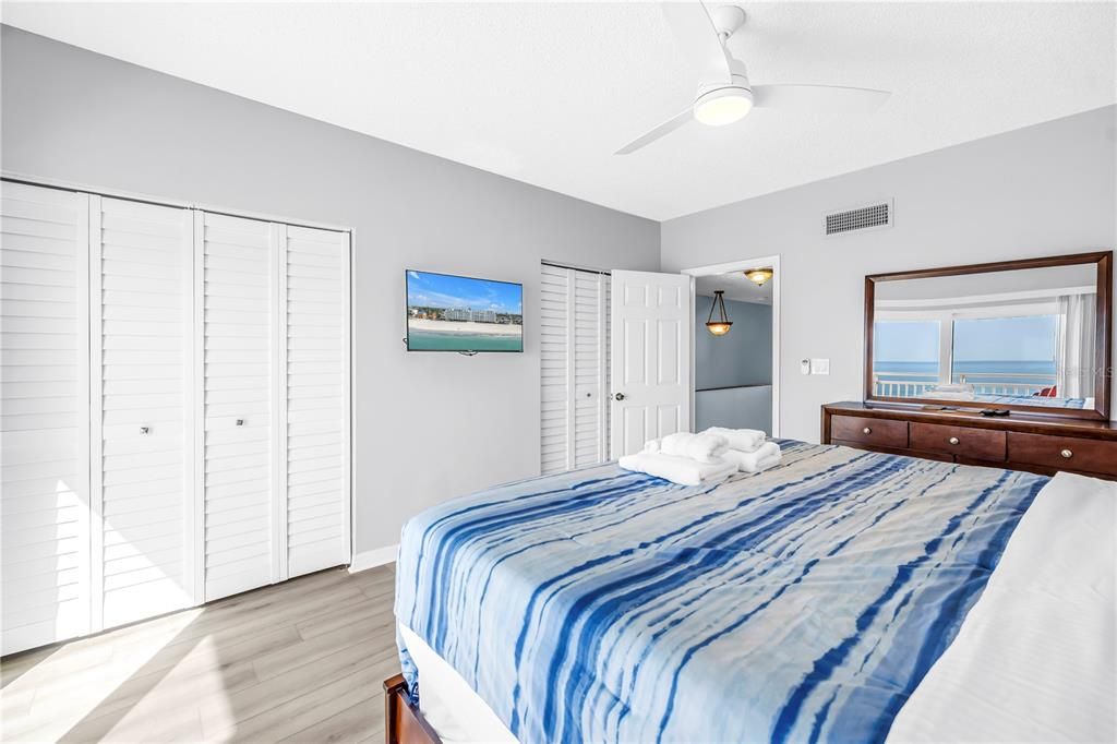 For Sale: $899,000 (3 beds, 2 baths, 1180 Square Feet)