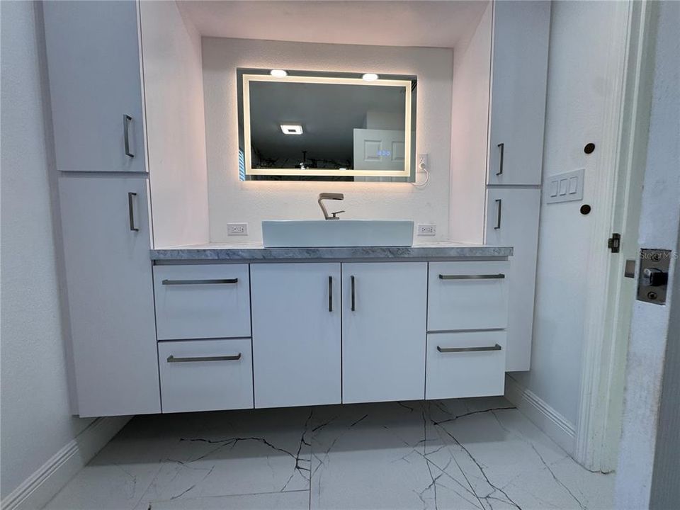 待售: $490,000 (5 贝兹, 3 浴室, 2164 平方英尺)