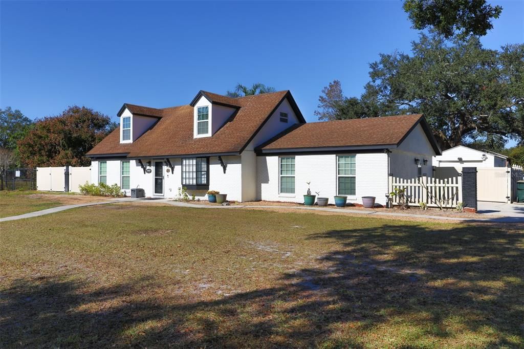 待售: $490,000 (5 贝兹, 3 浴室, 2164 平方英尺)