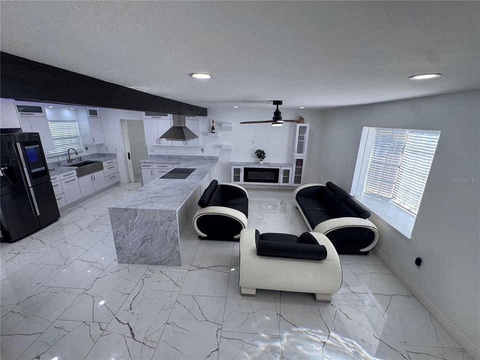 待售: $490,000 (5 贝兹, 3 浴室, 2164 平方英尺)