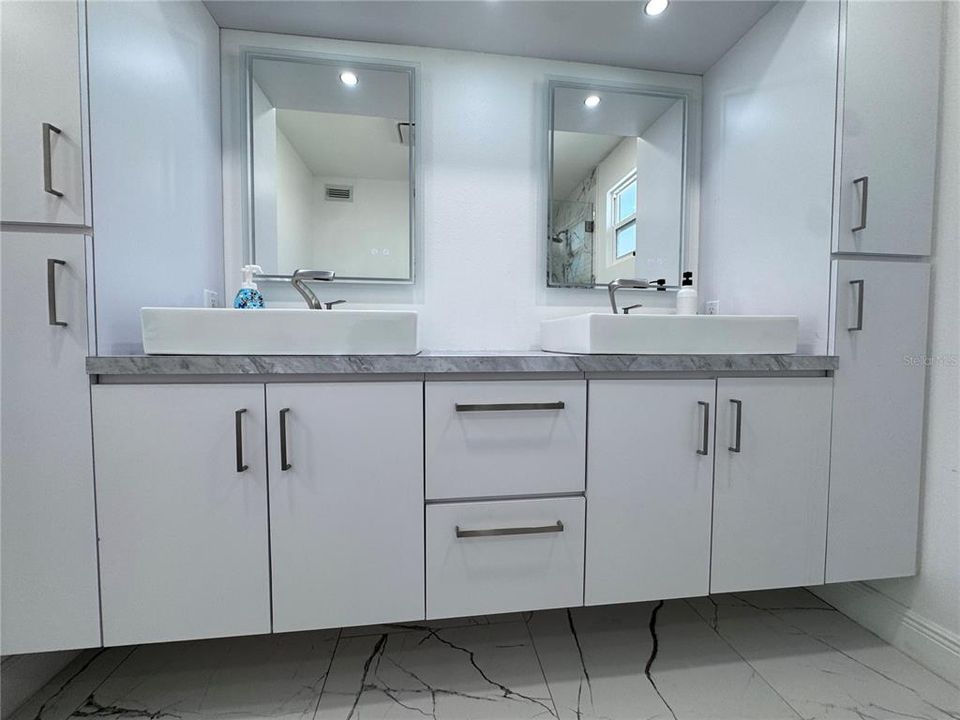 待售: $490,000 (5 贝兹, 3 浴室, 2164 平方英尺)