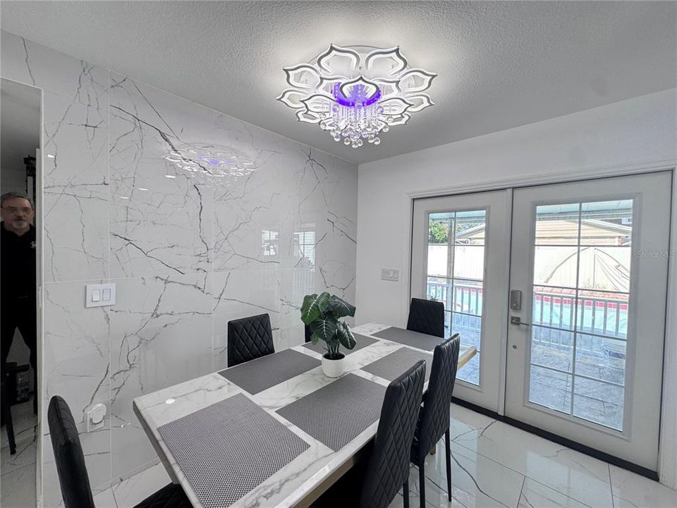 待售: $490,000 (5 贝兹, 3 浴室, 2164 平方英尺)