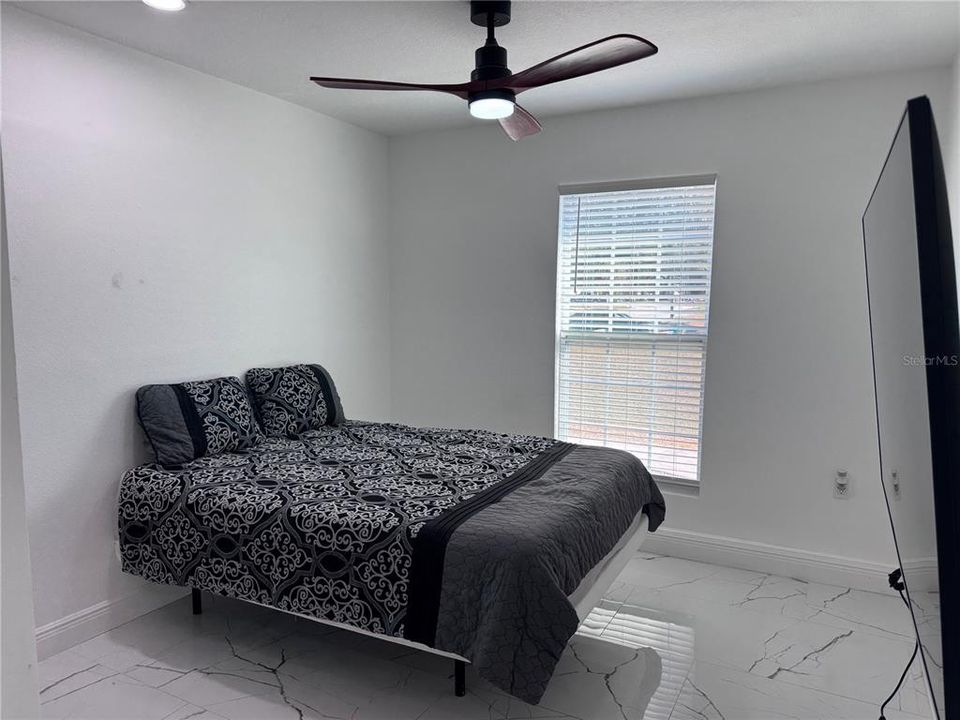 待售: $490,000 (5 贝兹, 3 浴室, 2164 平方英尺)