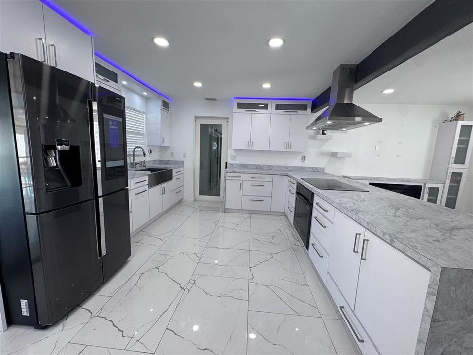 待售: $490,000 (5 贝兹, 3 浴室, 2164 平方英尺)