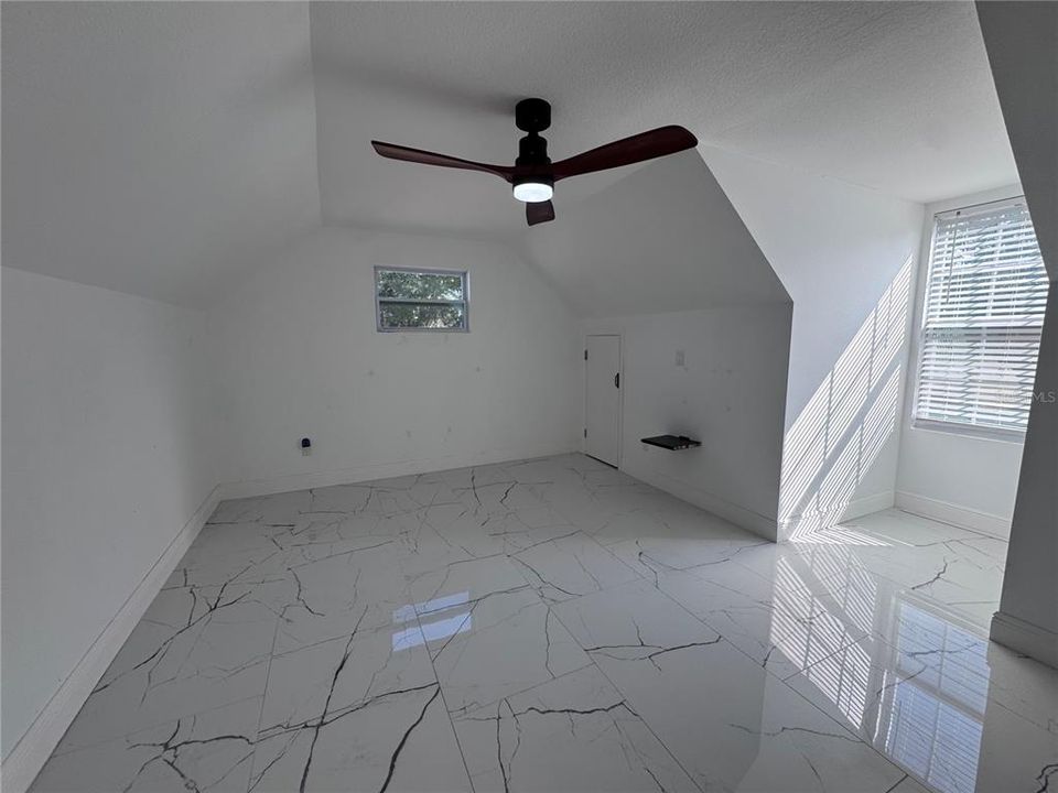 待售: $490,000 (5 贝兹, 3 浴室, 2164 平方英尺)