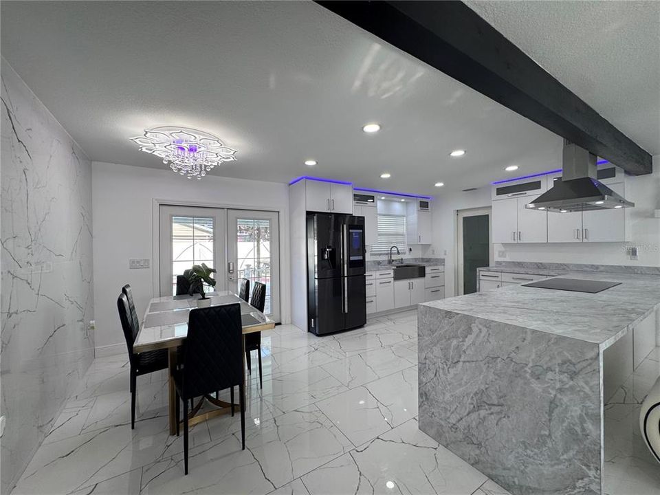 待售: $490,000 (5 贝兹, 3 浴室, 2164 平方英尺)