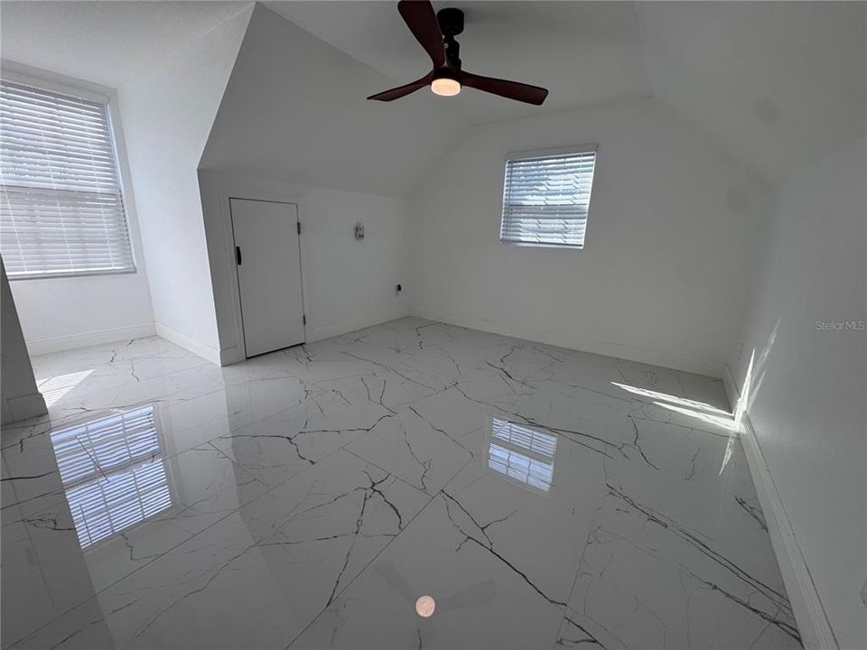 待售: $490,000 (5 贝兹, 3 浴室, 2164 平方英尺)