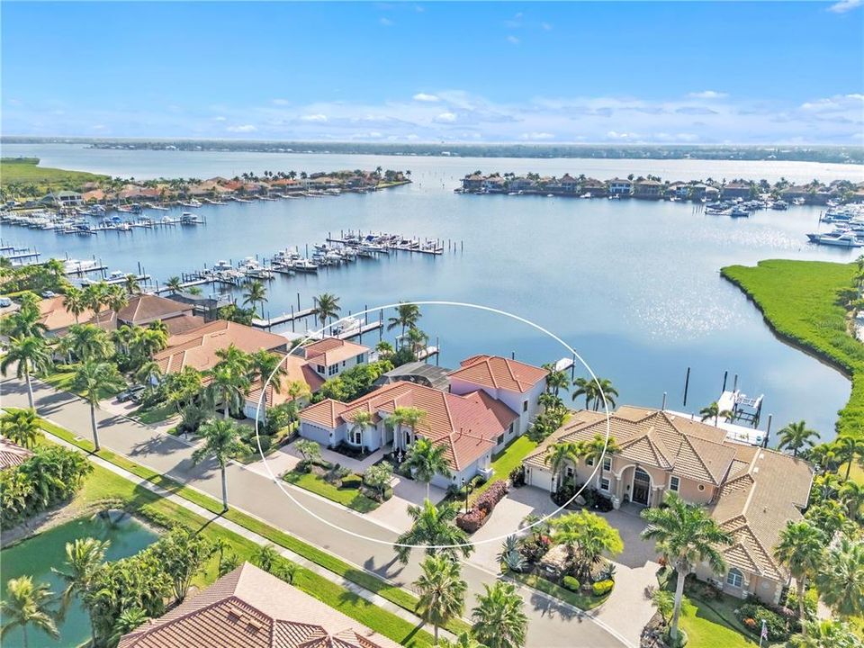 En Venta: $2,500,000 (4 camas, 4 baños, 4775 Pies cuadrados)