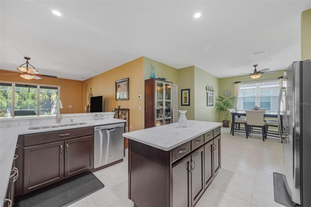 En Venta: $524,900 (4 camas, 3 baños, 2786 Pies cuadrados)