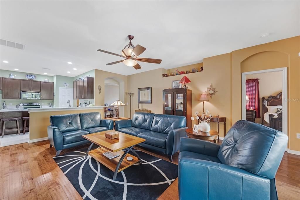 En Venta: $524,900 (4 camas, 3 baños, 2786 Pies cuadrados)