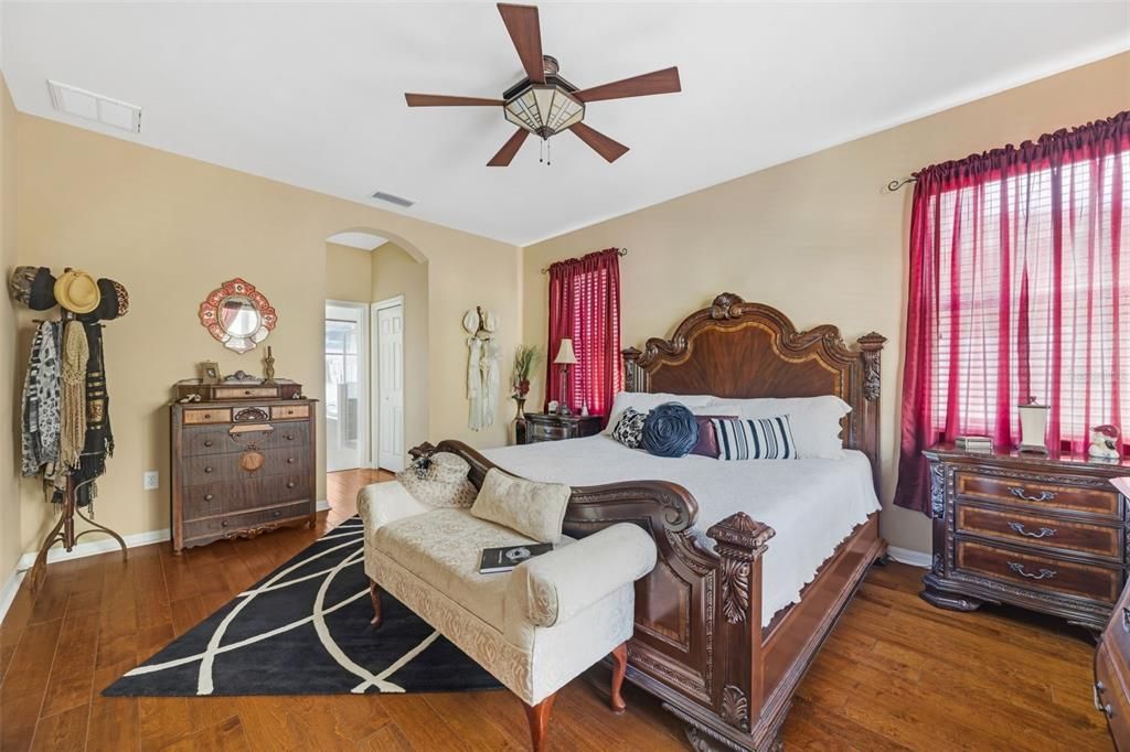 En Venta: $524,900 (4 camas, 3 baños, 2786 Pies cuadrados)