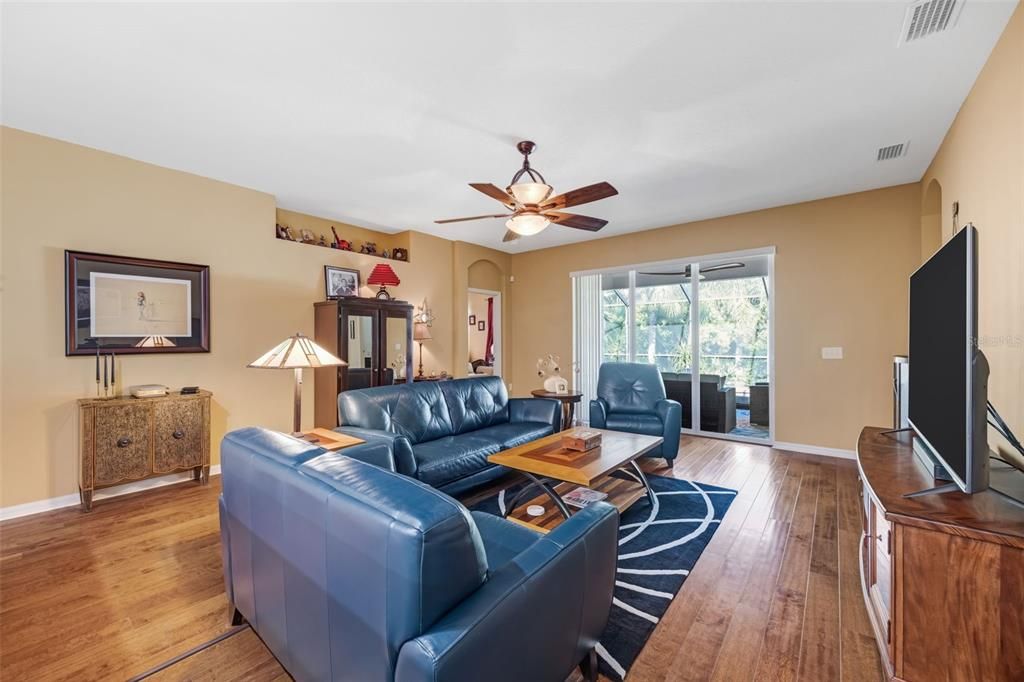 En Venta: $524,900 (4 camas, 3 baños, 2786 Pies cuadrados)