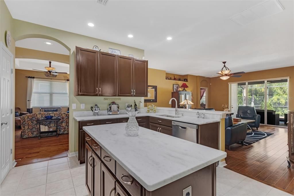 En Venta: $524,900 (4 camas, 3 baños, 2786 Pies cuadrados)