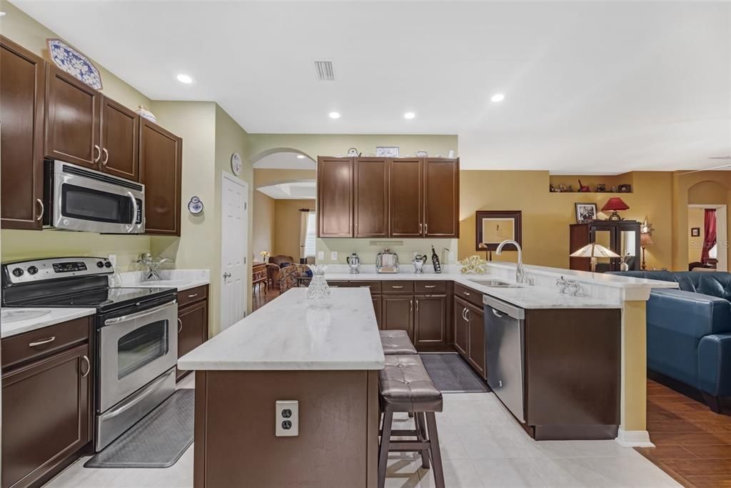 En Venta: $524,900 (4 camas, 3 baños, 2786 Pies cuadrados)