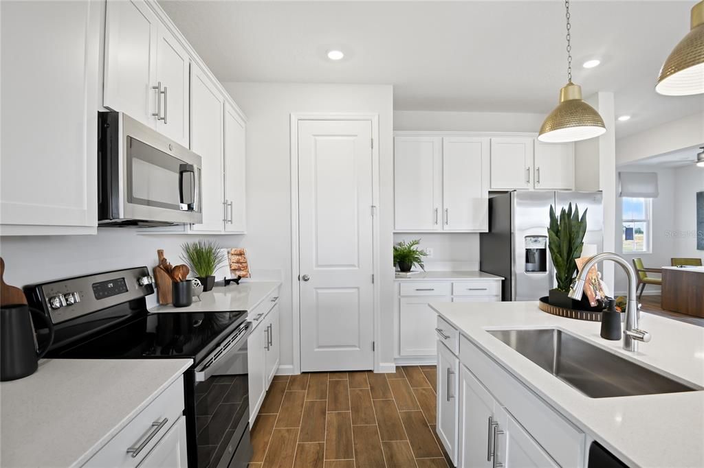 For Sale: $485,999 (5 beds, 3 baths, 2350 Square Feet)