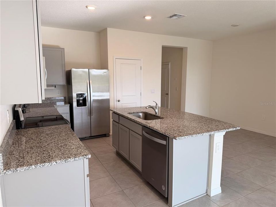 В аренду: $2,250 (3 спален, 2 ванн, 1673 Квадратных фут)