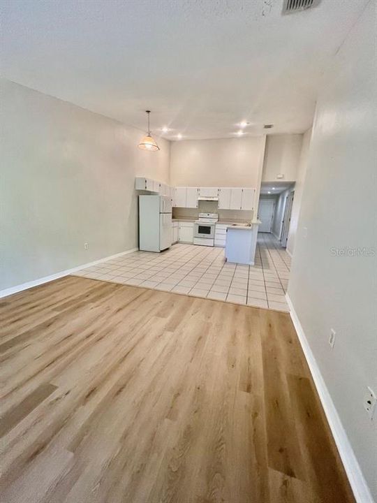 For Rent: $1,650 (3 beds, 2 baths, 1212 Square Feet)