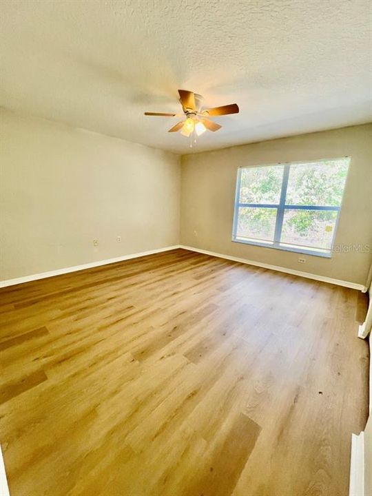 For Rent: $1,650 (3 beds, 2 baths, 1212 Square Feet)