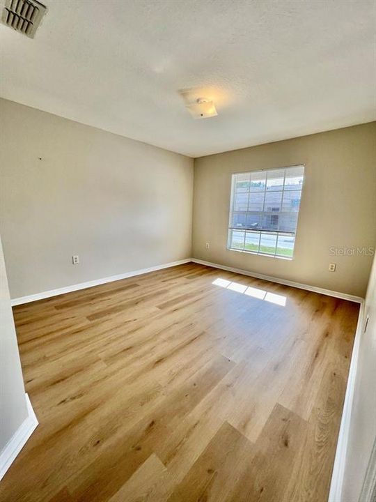 For Rent: $1,650 (3 beds, 2 baths, 1212 Square Feet)