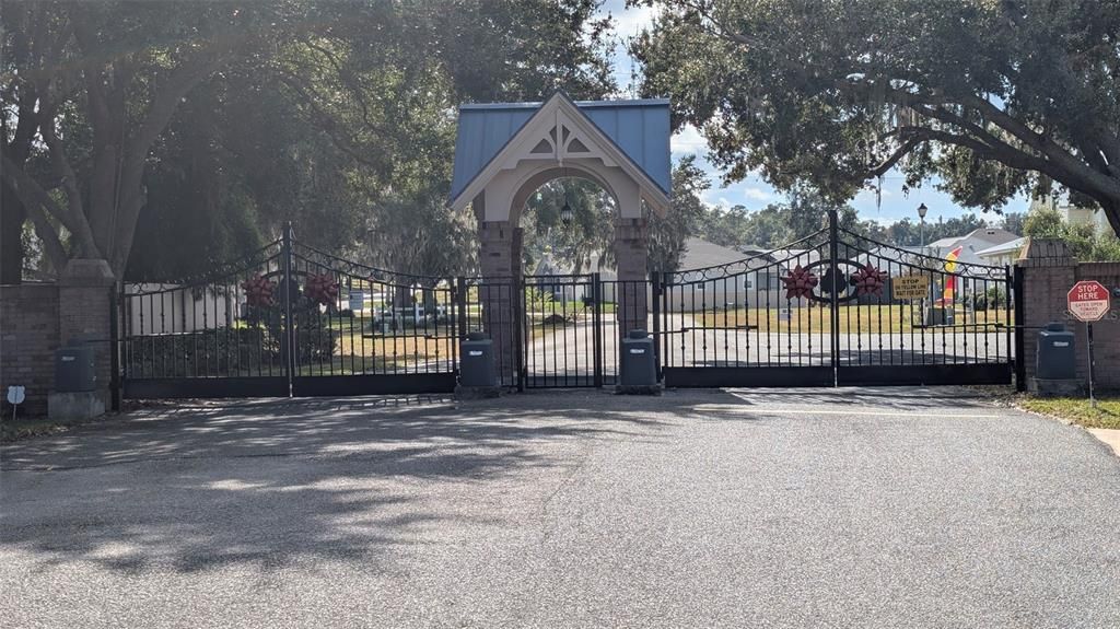 На продажу: $89,900 (1.14 acres)