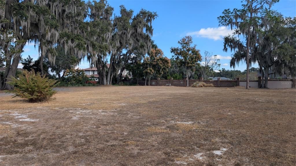 На продажу: $89,900 (1.14 acres)