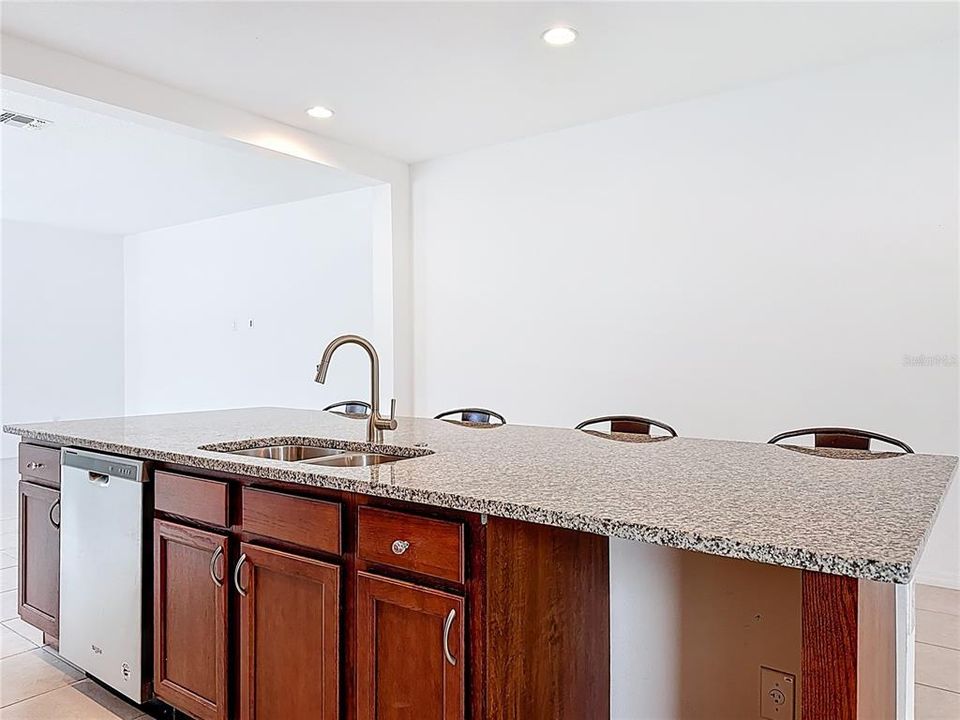 En Venta: $615,000 (3 camas, 2 baños, 1962 Pies cuadrados)