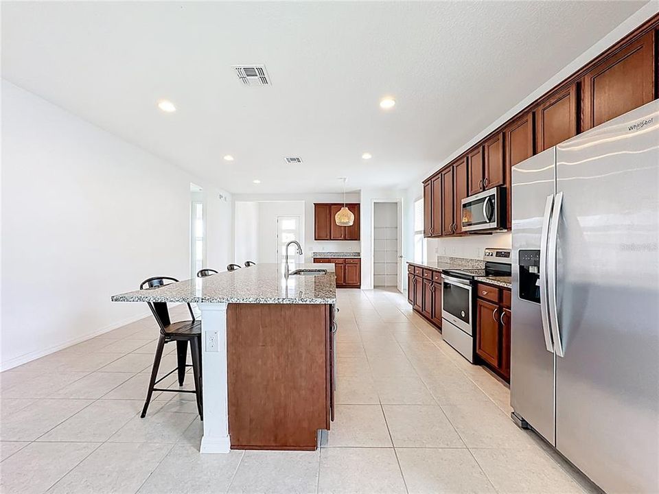 En Venta: $615,000 (3 camas, 2 baños, 1962 Pies cuadrados)