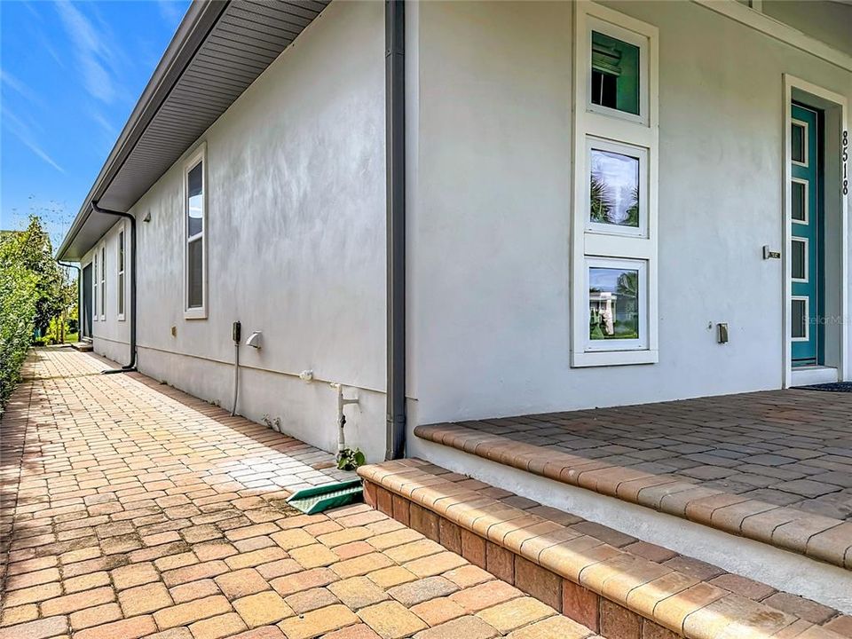 En Venta: $615,000 (3 camas, 2 baños, 1962 Pies cuadrados)