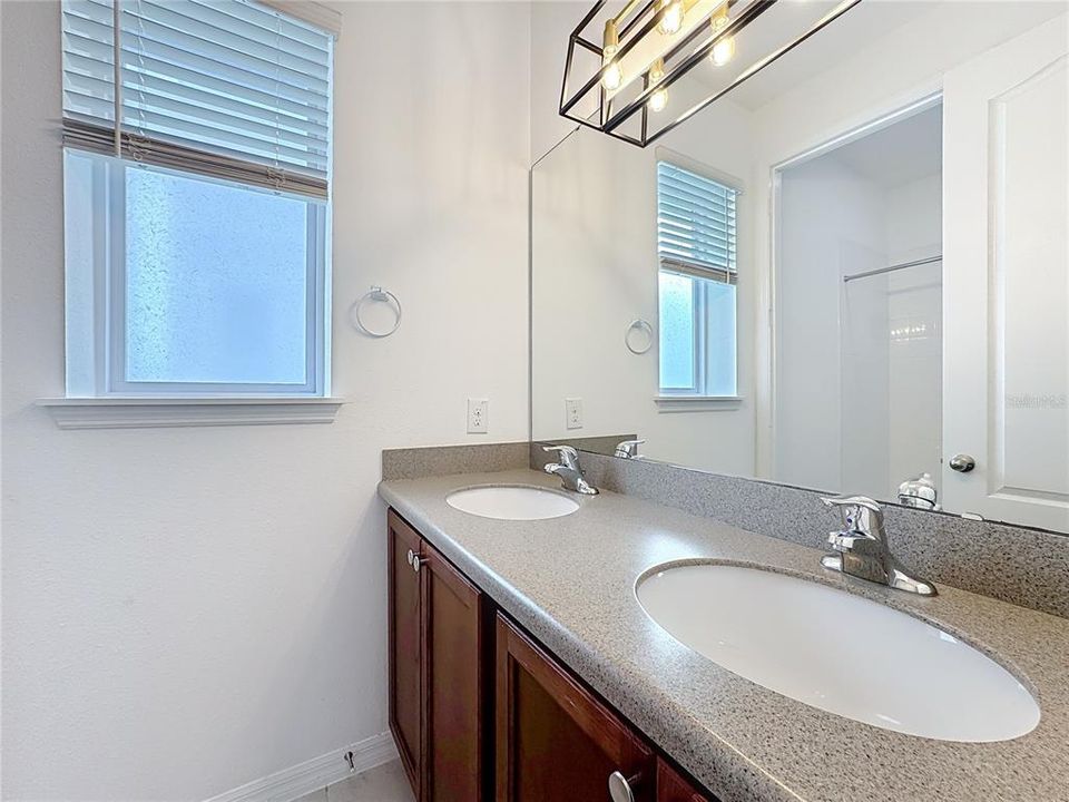 En Venta: $615,000 (3 camas, 2 baños, 1962 Pies cuadrados)