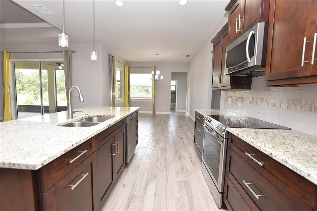 En Venta: $580,000 (4 camas, 3 baños, 2549 Pies cuadrados)