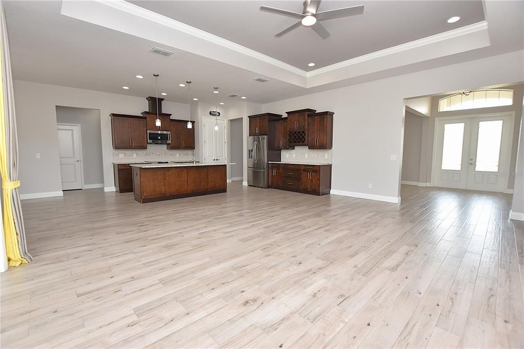 En Venta: $580,000 (4 camas, 3 baños, 2549 Pies cuadrados)