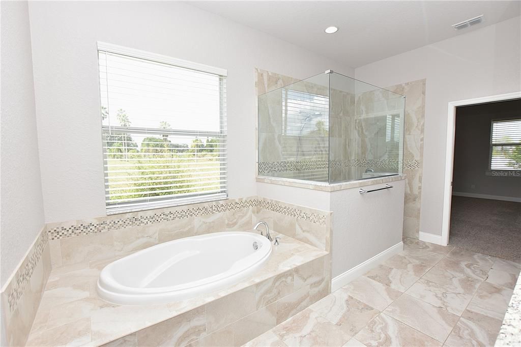 En Venta: $580,000 (4 camas, 3 baños, 2549 Pies cuadrados)